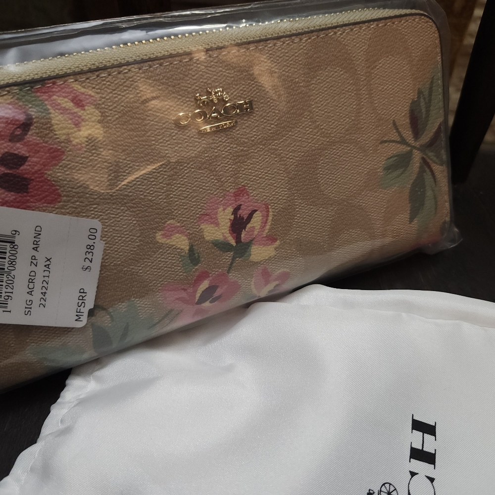 COACH Signature Canvas long zip around flower Wallet MINT ! - Picture 2 of 8